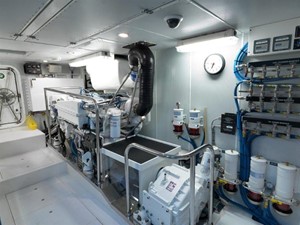 CADENZA 20 Engine Room