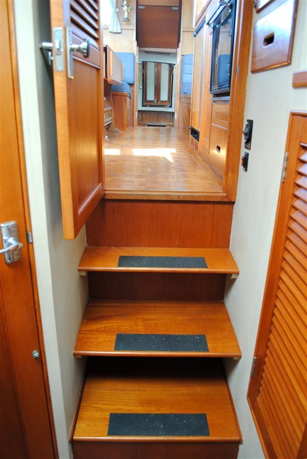 PATHFINDER Trawler Yacht GRAND BANKS MARINE 36' 1981 | YATCO