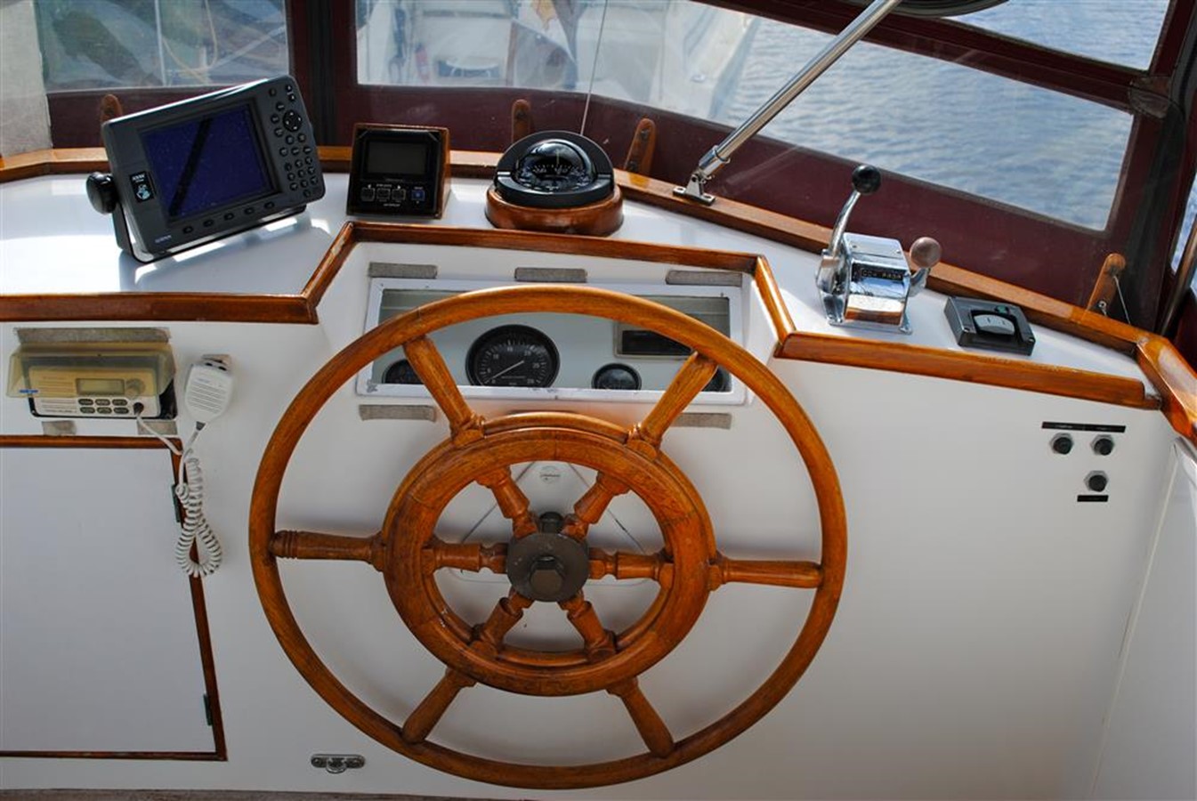 PATHFINDER Trawler Yacht GRAND BANKS MARINE 36' 1981 | YATCO