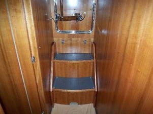 XANADU R 25 Aft access to Crew Quarters