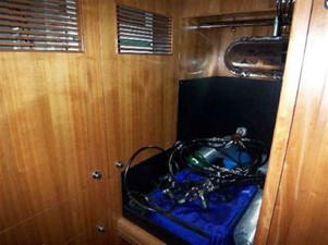 XANADU R 32 Storage in Crew Quarters