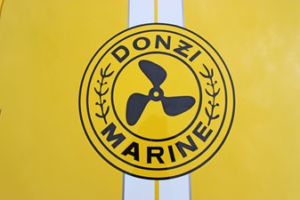 DONZI 22 CLASSIC 40TH ANNIVERSARY EDITION 1 Donzi Logo On Engine Hatch