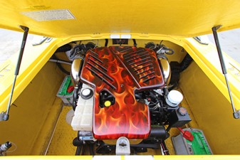 DONZI 22 CLASSIC 40TH ANNIVERSARY EDITION 19 Easily Accessible Engine Compartme