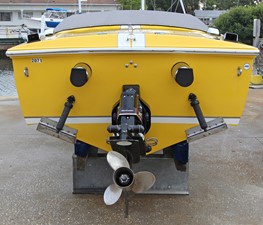 DONZI 22 CLASSIC 40TH ANNIVERSARY EDITION 23 Stern View