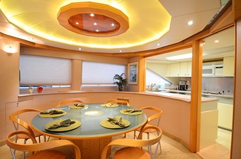 CLOUD 9 4 Dining