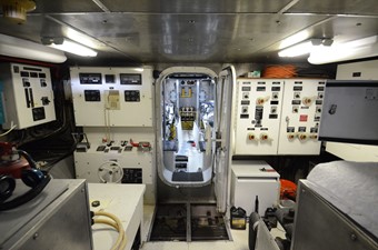 CLOUD 9 24 Engine Room