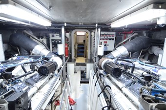 CLOUD 9 26 Engine Room