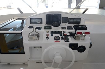 CLOUD 9 17 Flybridge Controls