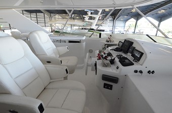 CLOUD 9 16 Flybridge Helm