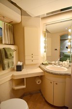 CLOUD 9 11 Guest Bath