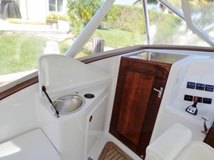 U-N-SEA 9 Sink at Helm