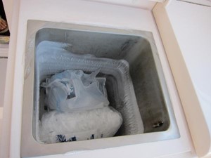 46ft 1995 Bertram 46 Convertible 13 Deep freeze