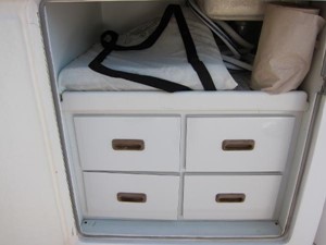 46ft 1995 Bertram 46 Convertible 14 Storage under prep station