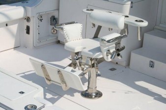 46ft 1995 Bertram 46 Convertible 17 Pompanette fighting chair