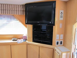 46ft 1995 Bertram 46 Convertible 24 Electronics