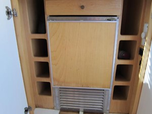 46ft 1995 Bertram 46 Convertible 28 Wine storage, Ice maker