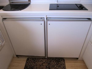 46ft 1995 Bertram 46 Convertible 36 Galley - Refrigerators 