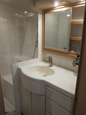 46ft 1995 Bertram 46 Convertible 40 Master Ensuite head