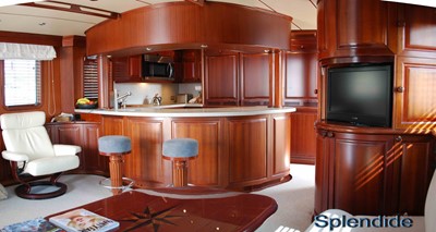 Main Salon Forward