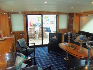 MISS SHUGA 6 Salon Looking Aft