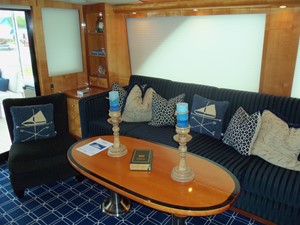 MISS SHUGA 7 Salon Couch