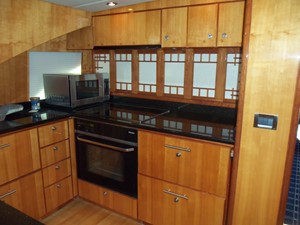 MISS SHUGA 10 Galley with Partion Closed