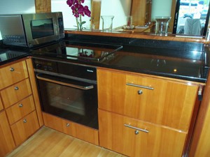 MISS SHUGA 11 Galley Aft