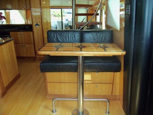 MISS SHUGA 15 Helm Settee