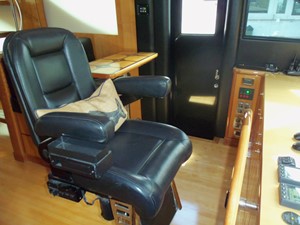 MISS SHUGA 18 Electrically Adjusted Helm Seat