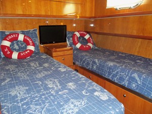 MISS SHUGA 31 Guest Cabin