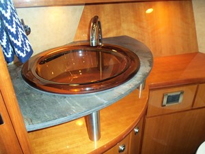 MISS SHUGA 33 Guest Head Sink Detail