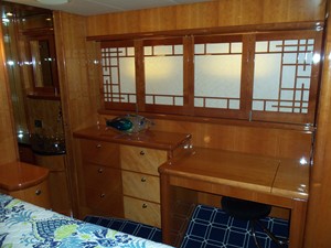 MISS SHUGA 35 Master to Port