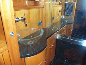 MISS SHUGA 40 Starboard Side Head