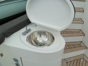 MISS SHUGA 50 Portside Cockpit Sink