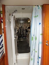 MISS SHUGA 70 Crew Shower