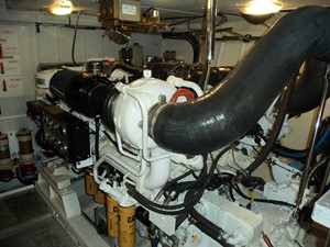 MISS SHUGA 71 Starboard Engine
