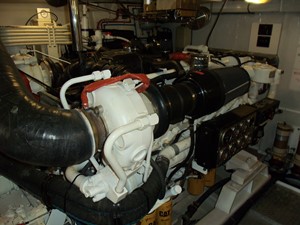 MISS SHUGA 72 Port Engine