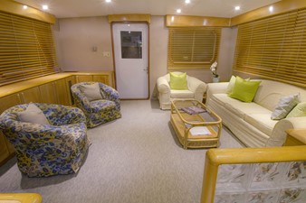DELIA 2 Salon Looking Aft