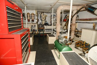 DELIA 19 Engine Room