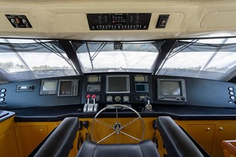 TACO BILL 8 Engclosed Flybridge 