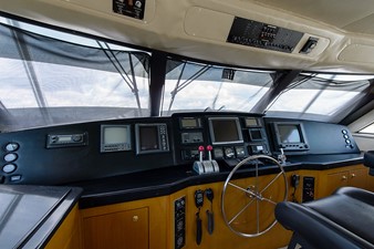 TACO BILL 9 Enclosed Flybridge