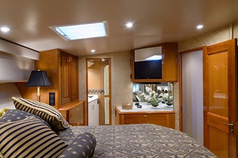 TACO BILL 41 Master Stateroom