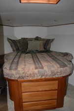 Reel Affair 27 fwd stateroom queen size bed