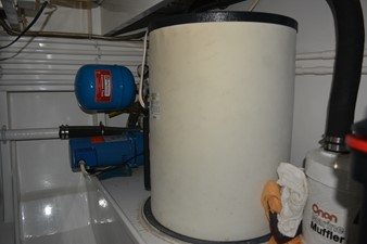 Reel Affair 32 water heater on generator shelf