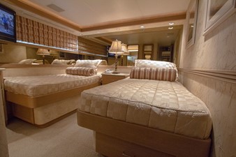 A' SALUTE' 20 Mid-ship Twin Guest Stateroom