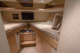 A' SALUTE' 23 Forward Guest Cabin