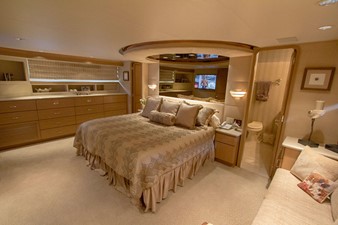 A' SALUTE' 15 Master Stateroom King Berth