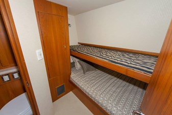 PIPKIN 44 Guest Stateroom w Top Bunk Out