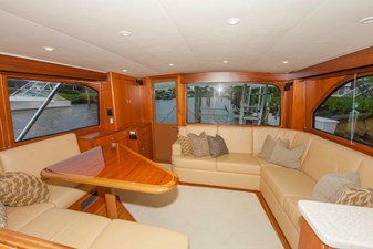 PIPKIN 27 Salon Facing Aft