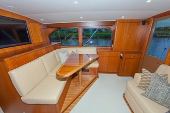 PIPKIN 28 Salon Starboard